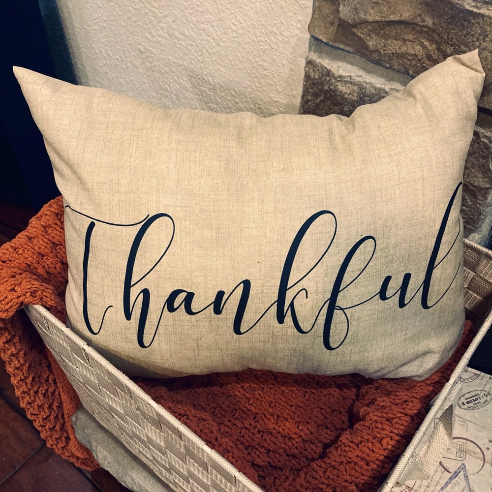 Beige “Thankful” pillow